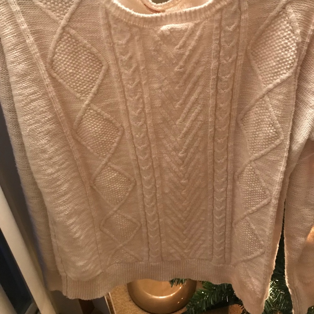 Mossimo long sleeve creme sweater